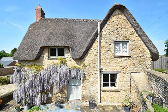 3 Bedroom Cottage For Sale In South Street, Middle Barton, OX7