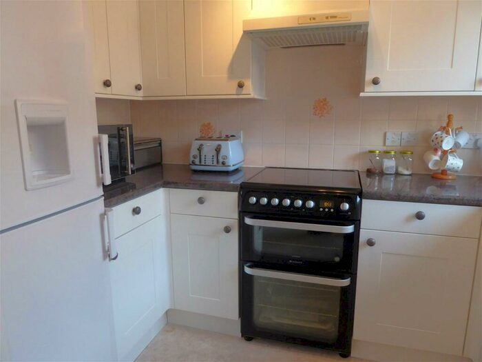 2 Bedroom Flat For Sale In Spencer Court, Banbury, OX16