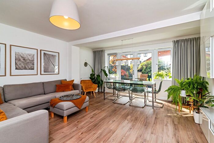 3 Bedroom Terraced House For Sale In Halfpenny Walk, Nottingham, NG11