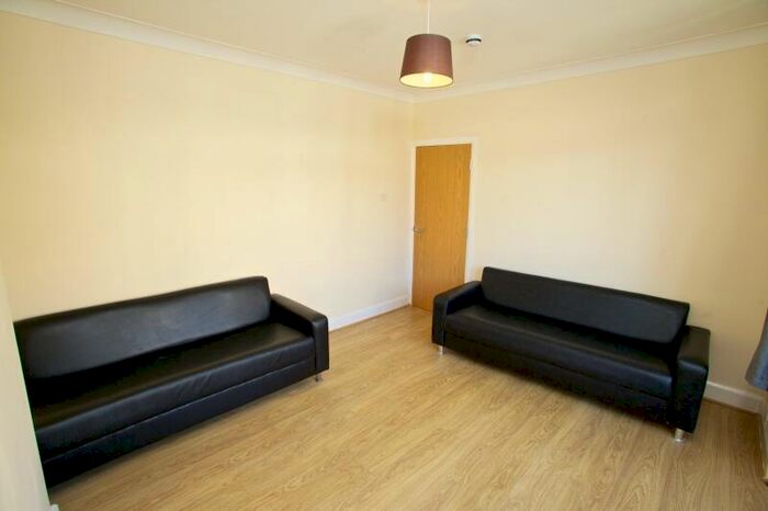 6 Bedroom Semi-Detached House To Rent In Rokeby Gardens, Headingley, Leeds, LS6