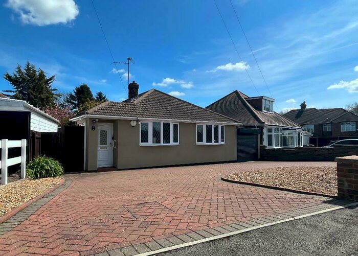 3 Bedroom Detached Bungalow For Sale In Mixes Hill Road, Stopsley, Luton, Bedfordshire, LU2