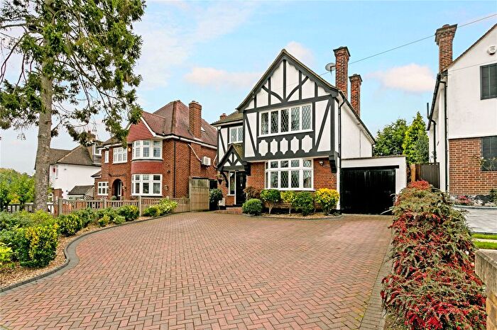 4 Bedroom Detached House For Sale In Oaklands Avenue, Watford, WD19