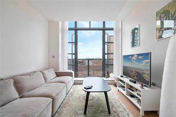 2 Bedroom Apartment For Sale In Chatham Place, London, E9