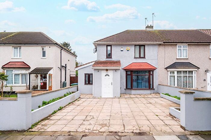 4 Bedroom Semi Detached House For Sale In Rochester Way, Kidbrooke, London, SE9