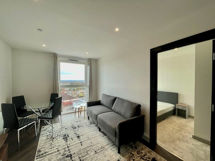 1 Bedroom Flat To Rent In Eden Grove, Staines, TW18