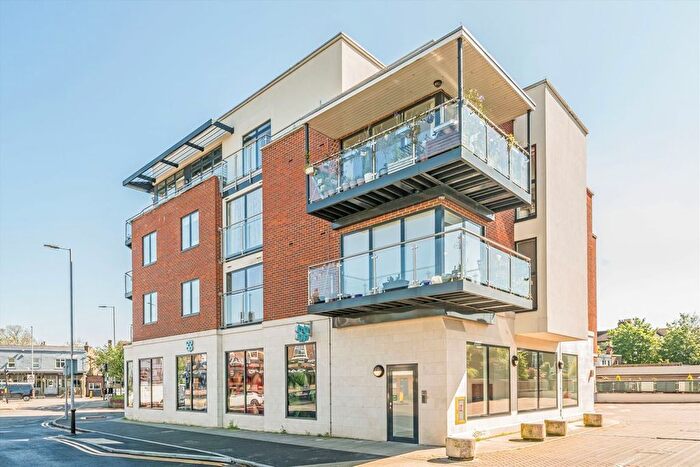 2 Bedroom Flat For Sale In Ellerton Road, Surbiton, KT6