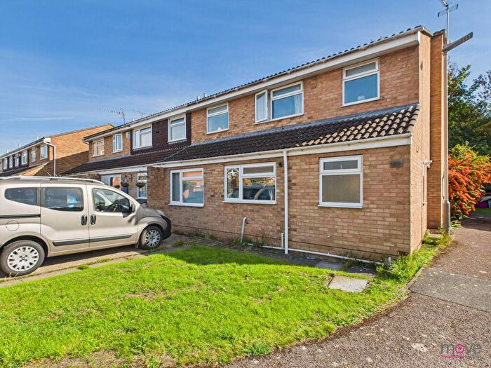 5 Bedroom Semi-Detached House For Sale In Marsh Gardens, Cheltenham, GL51