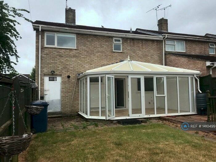 3 Bedroom Semi-Detached House To Rent In Oakes Road, Bury St. Edmunds, IP32