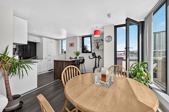 2 Bedroom Flat For Sale In Hardwicks Square, Wandsworth Park, SW18