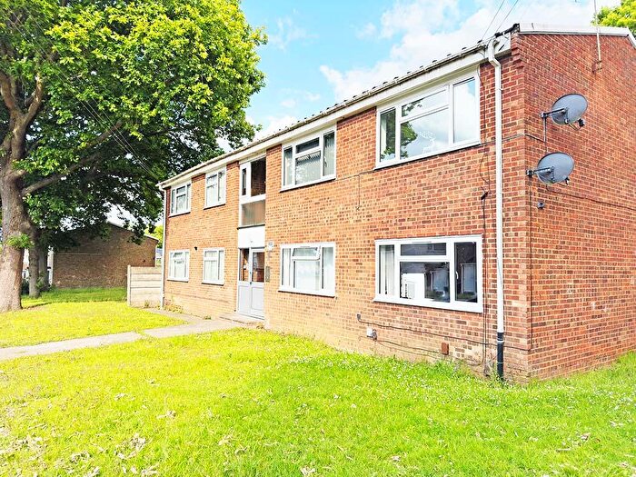 2 Bedroom Flat For Sale In Wollaston Close, Gillingham, ME8