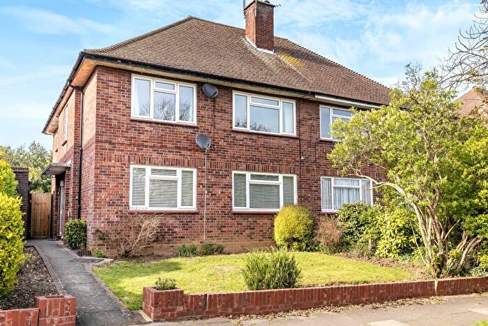 2 Bedroom Maisonette To Rent In Chamberlain Way, Pinner, HA5