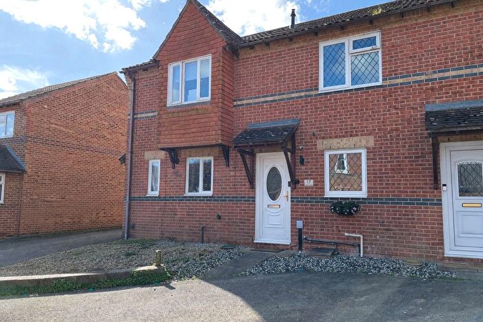 2 Bedroom Detached House For Sale In Redwing Road, Walderslade, Kent, ME5