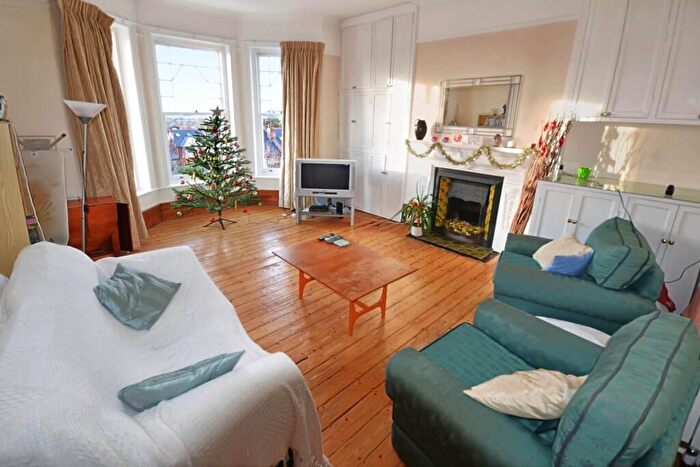 3 Bedroom Apartment To Rent In Gondar Gardens, West Hampstead, NW6