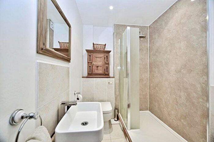 3 Bedroom Terraced House For Sale In Gibbs Hill, Maidstone, Kent, ME18