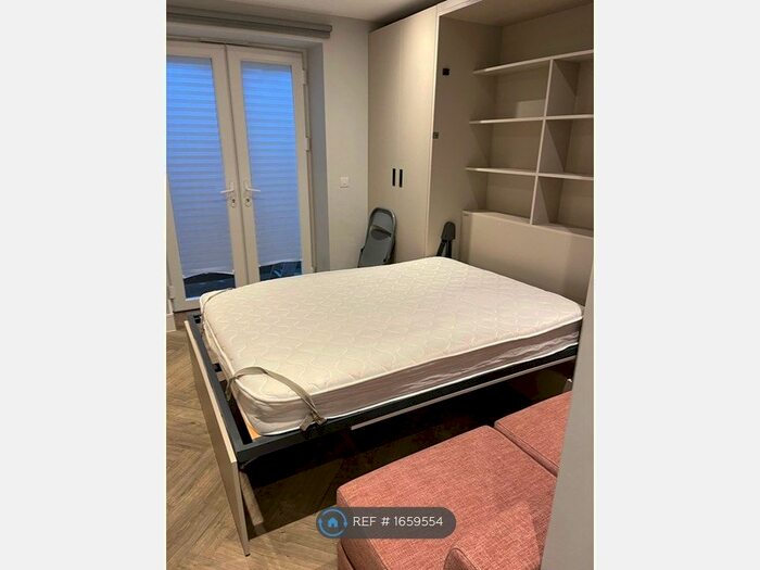 Studio To Rent In Freeland Road, London, W5