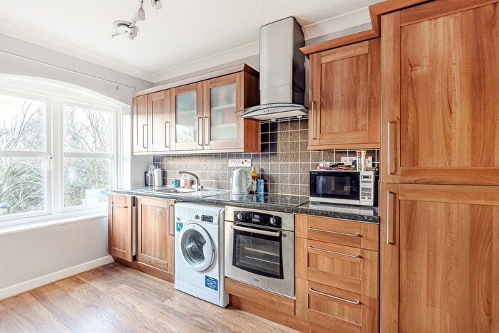 2 Bedroom Flat To Rent In Eleanor Close, Surrey Quays, SE16