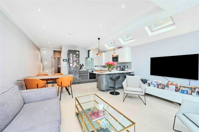 2 Bedroom Flat To Rent In Hartismere Road, Fulham, SW6