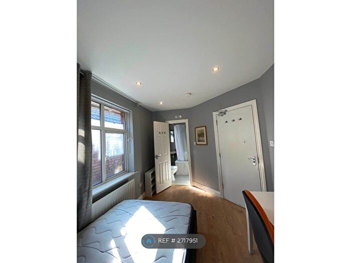 5 Bedroom Semi Detached House To Rent In Broadlands Road, Southampton, SO17