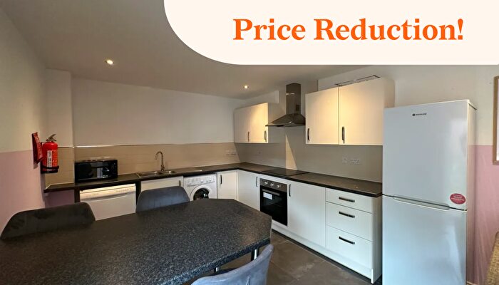 2 Bedroom Flat To Rent In Lord Tennyson // Bed & Bath Apt // Ensuites // Aug, LN1