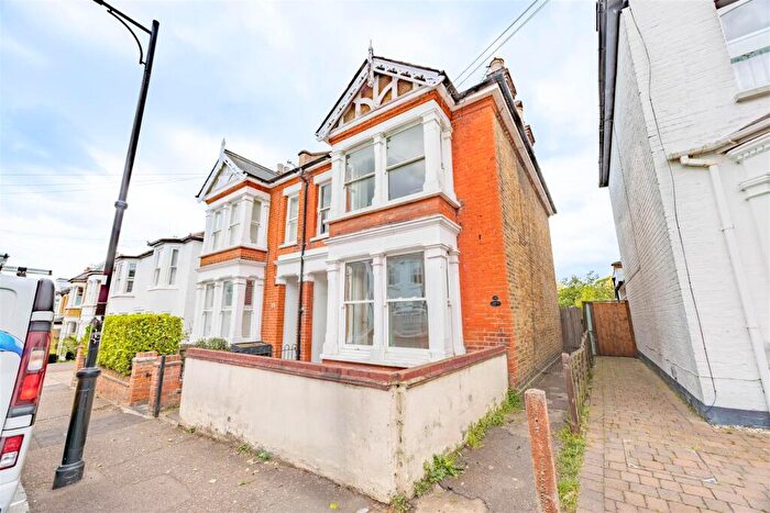 2 Bedroom Flat For Sale In Seaview Road, Leigh-On-Sea, SS9