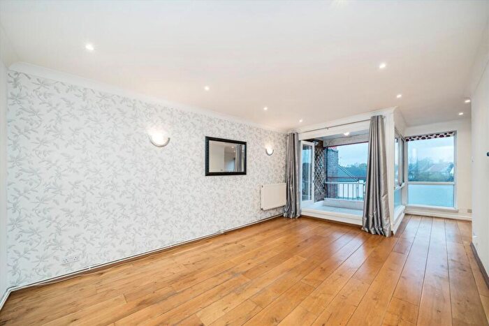 2 Bedroom Flat To Rent In Farm Avenue, West Hampstead, NW2