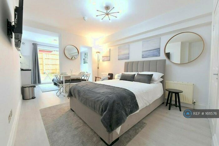 1 Bedroom Flat To Rent In Halliford Street, London, N1