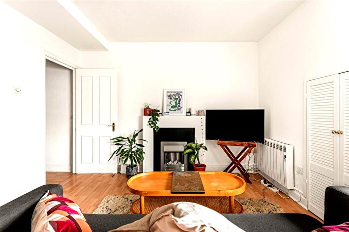2 Bedroom Apartment For Sale In Albion Yard, Whitechapel Road, London, E1 - Photo 7