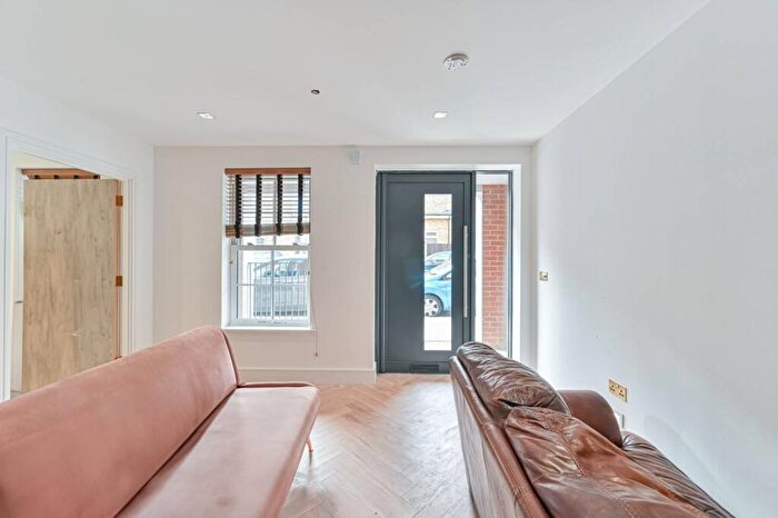 1 Bedroom Flat To Rent In Dalton Street, West Norwood, London, SE27