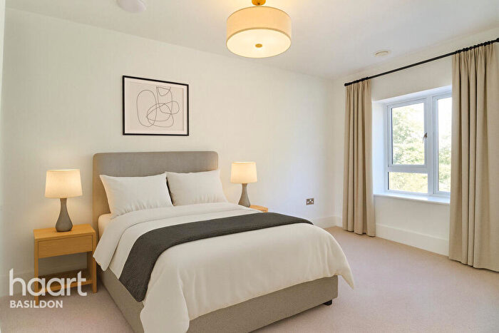 2 Bedroom Semi Detached House For Sale In Chapelgate Mews, Basildon, SS15