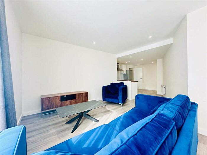 2 Bedroom Apartment To Rent In The Curve, Nottingham, NG7