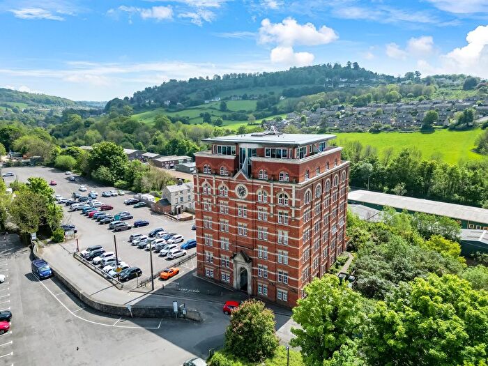 2 Bedroom Flat For Sale In Cheapside, Stroud, Gloucestershire, GL5