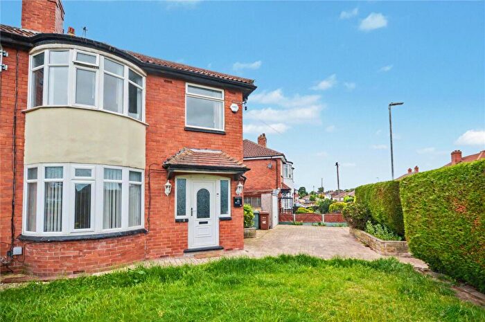 3 Bedroom Semi Detached House For Sale In Moor Flatts Avenue, Leeds, West Yorkshire, LS10