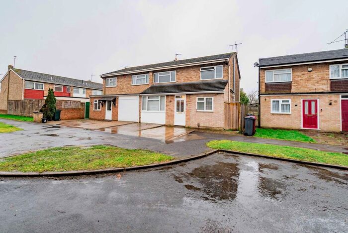 3 Bedroom Property To Rent In Bourton Close, Tilehurst, RG30