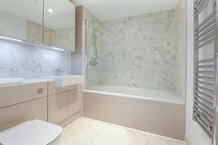 2 Bedroom Flat To Rent In Deacon Street, Elephant And Castle, SE17