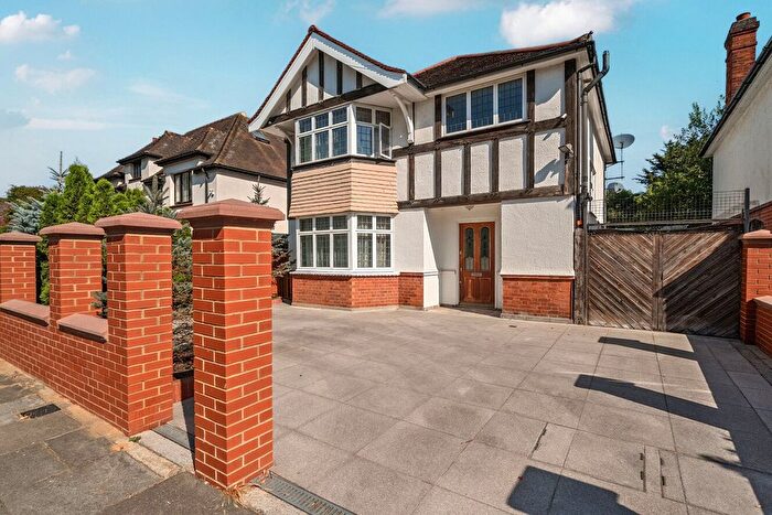 3 Bedroom Detached House For Sale In Kings Avenue, Bromley, BR1