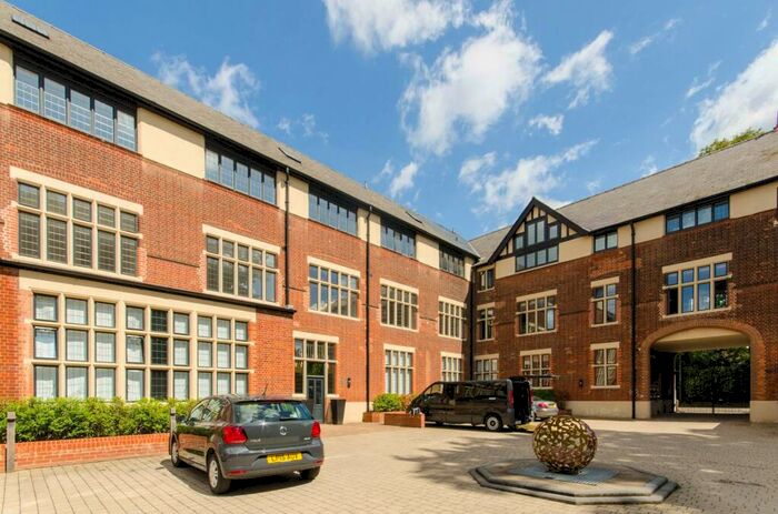 2 Bedroom Flat To Rent In The Ridgeway, Mill Hill, London, NW7