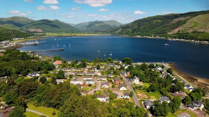 2 Bedroom Semi-Detached Bungalow For Sale In Albert Place, Sandbank, Dunoon, PA23