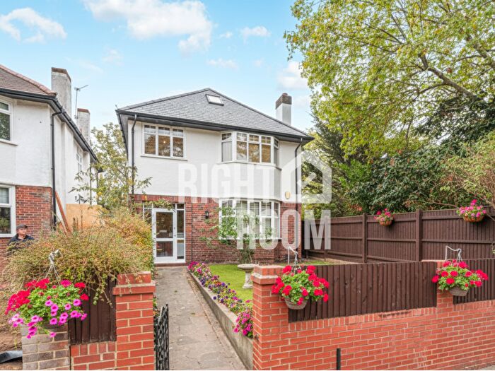 4 Bedroom Flat To Rent In Bedroom House, Belmont Hill, London, SE13