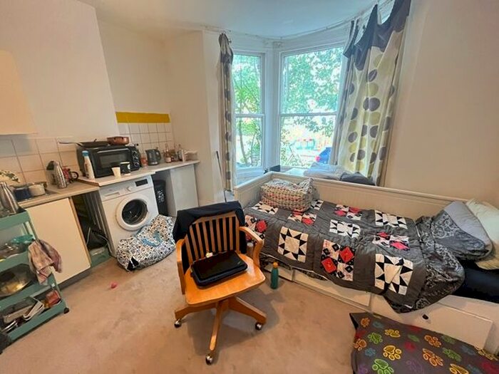 Studio To Rent In Robinson Road, Colliers Wood, London, SW17