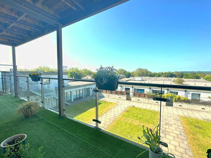 2 Bedroom Apartment To Rent In Skerne Road Kingston Upon Thames, KT2