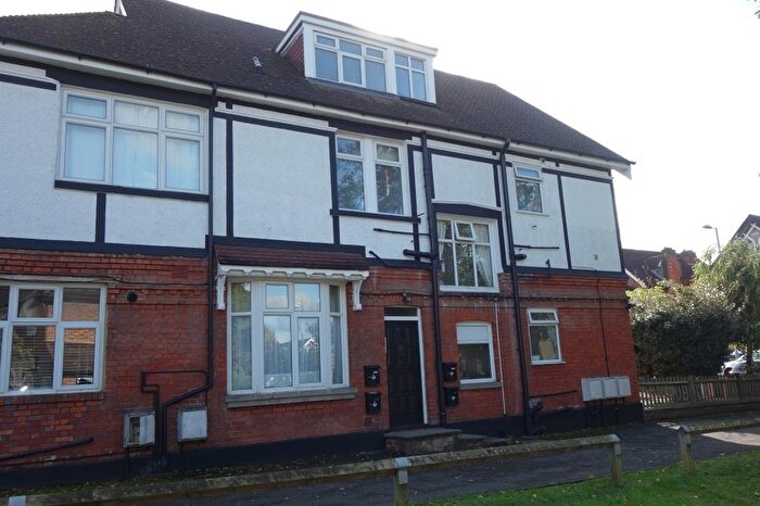 2 Bedroom Flat To Rent In Cranes Park, Surbiton, KT5