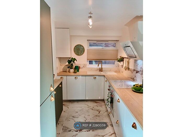 1 Bedroom Flat To Rent In Robin Hood Lane, Sutton, SM1