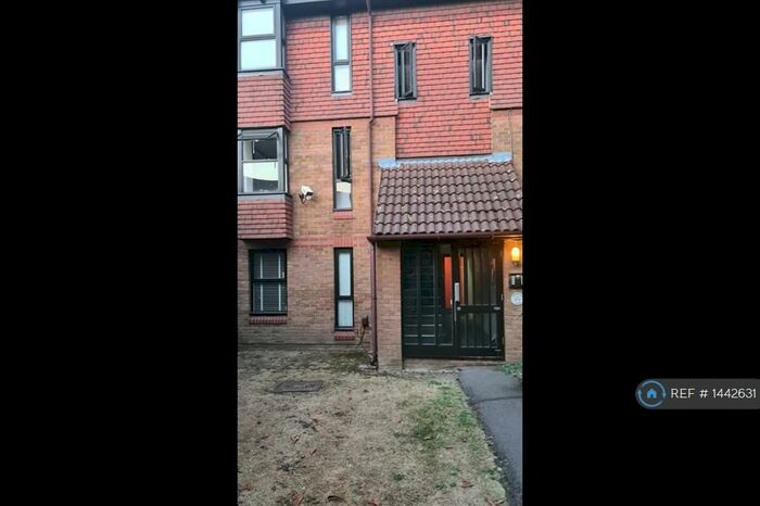 Studio To Rent In Coopers Close, London, E1