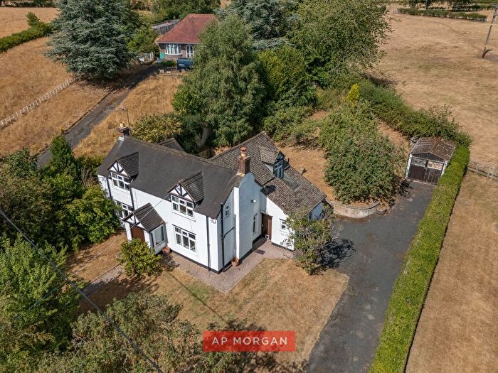 3 Bedroom Cottage For Sale In Parish Hill, Bournheath, Bromsgrove, Worcestershire, B61