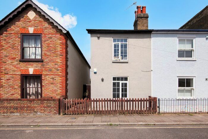 2 Bedroom Semi-Detached House To Rent In Horsley Road, Bromley, BR1