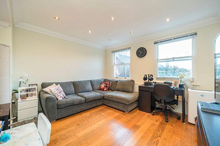 1 Bedroom Flat To Rent In Fulham Palace Road, Hammersmith, W6