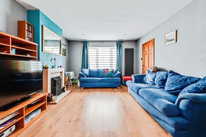 3 Bedroom Semi-detached House For Sale In Elborough Road, Swindon, Wiltshire, SN2