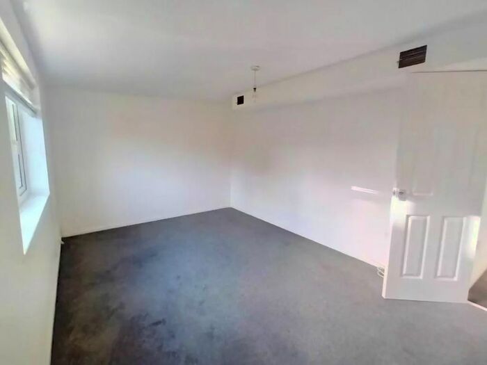 2 Bedroom Flat To Rent In Threefields, Ingol, PR2