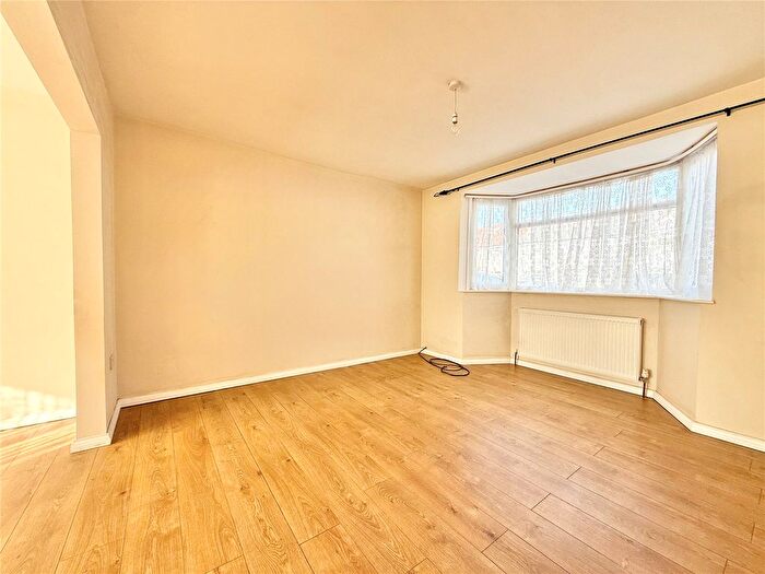 3 Bedroom End Of Terrace House To Rent In Ashford Avenue, Hayes, UB4