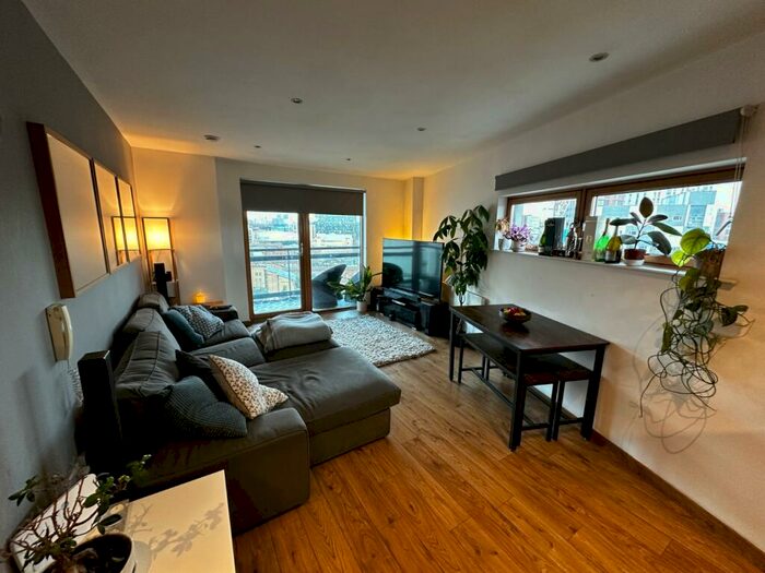 2 Bedroom Flat To Rent In Marsh Lane, Leeds, West Yorkshire, LS9